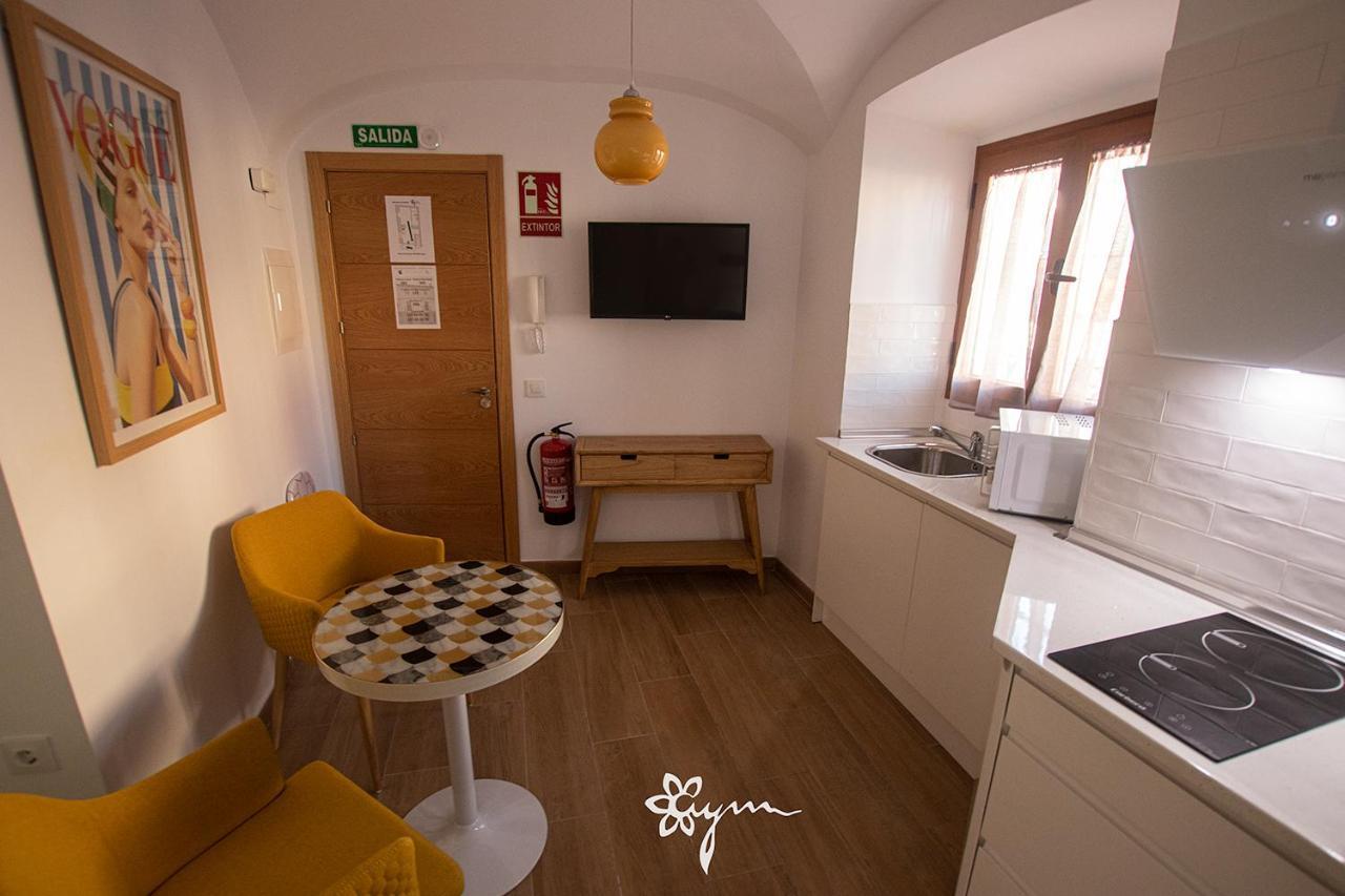 Apartamentos Turisticos Abrilymarzo Касерес Экстерьер фото