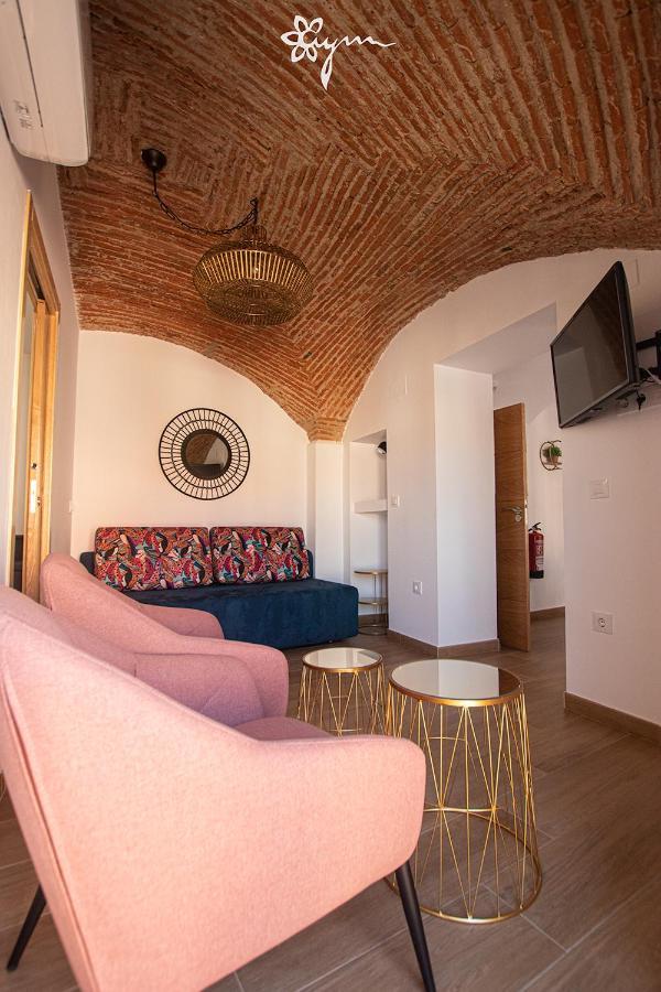 Apartamentos Turisticos Abrilymarzo Касерес Экстерьер фото
