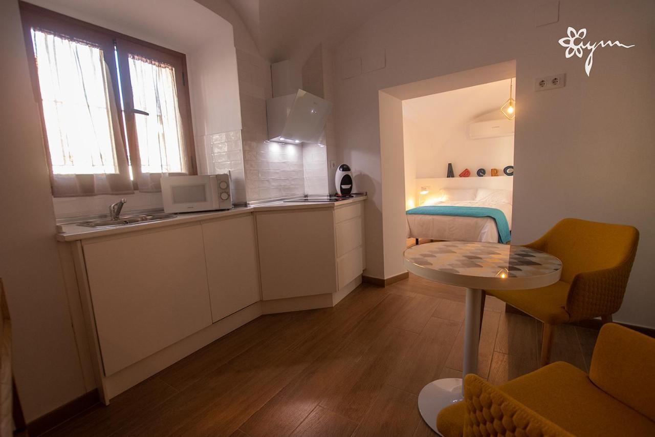 Apartamentos Turisticos Abrilymarzo Касерес Экстерьер фото