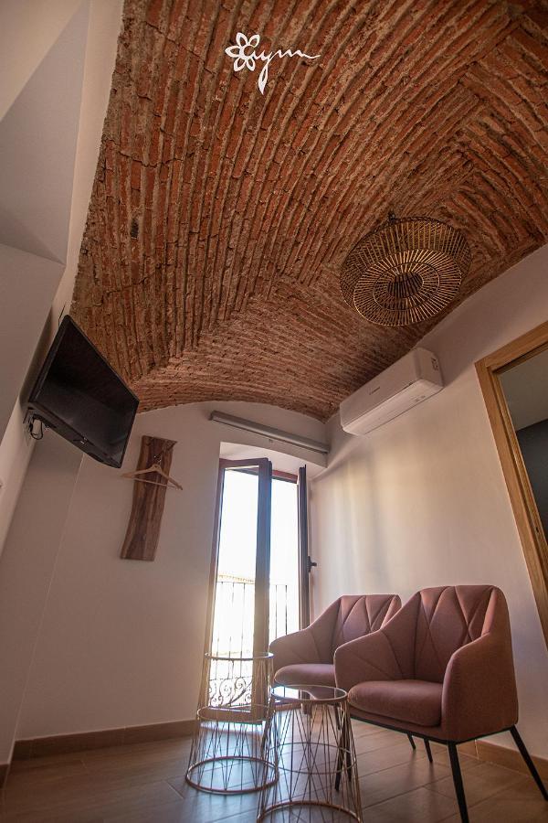 Apartamentos Turisticos Abrilymarzo Касерес Экстерьер фото